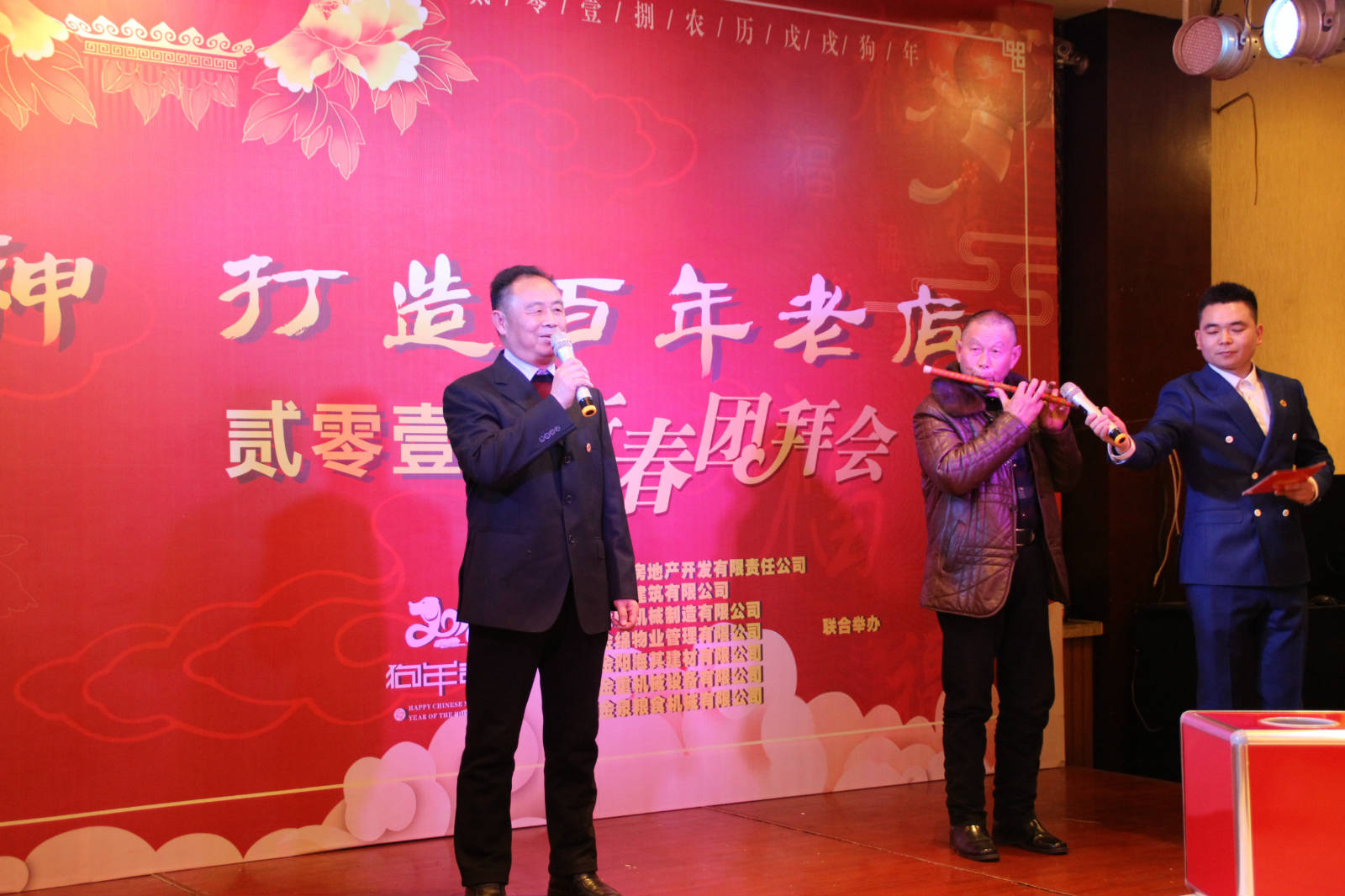 《草原上升起不落的太陽》