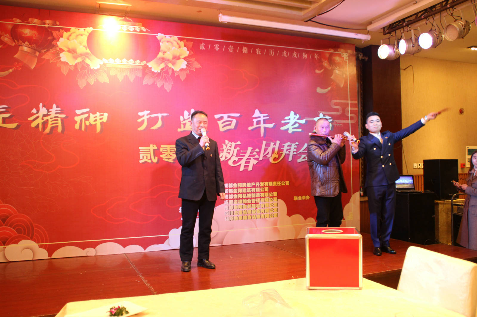 《草原上升起不落的太陽》